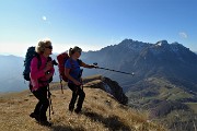 30 Dal sentiero di cresta panorama sulla conca di Oltre il Colle